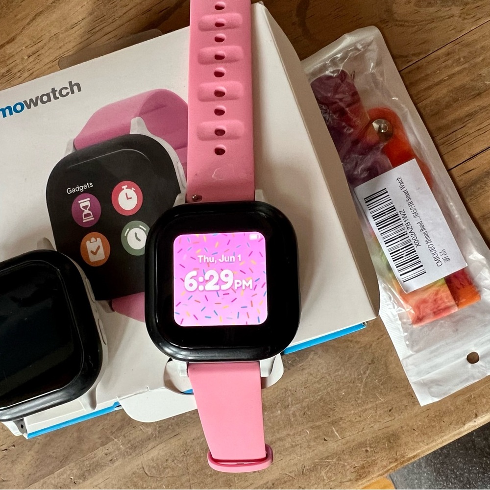 2 Gizmo watches, box, chargers & 2 wrist bands